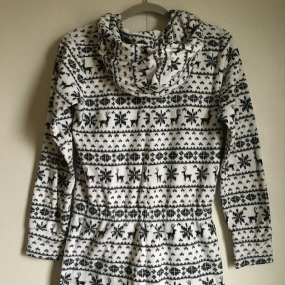 La Vie En Rose Soft Fleece Hooded Reindeer and Snowflake Onesie - Picture 8 of 16